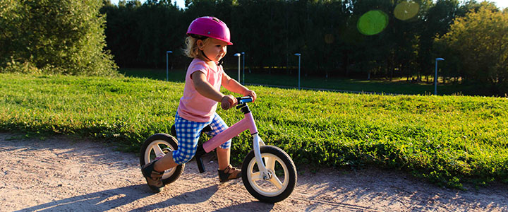 Как научить ребенка кататься на велосипеде 