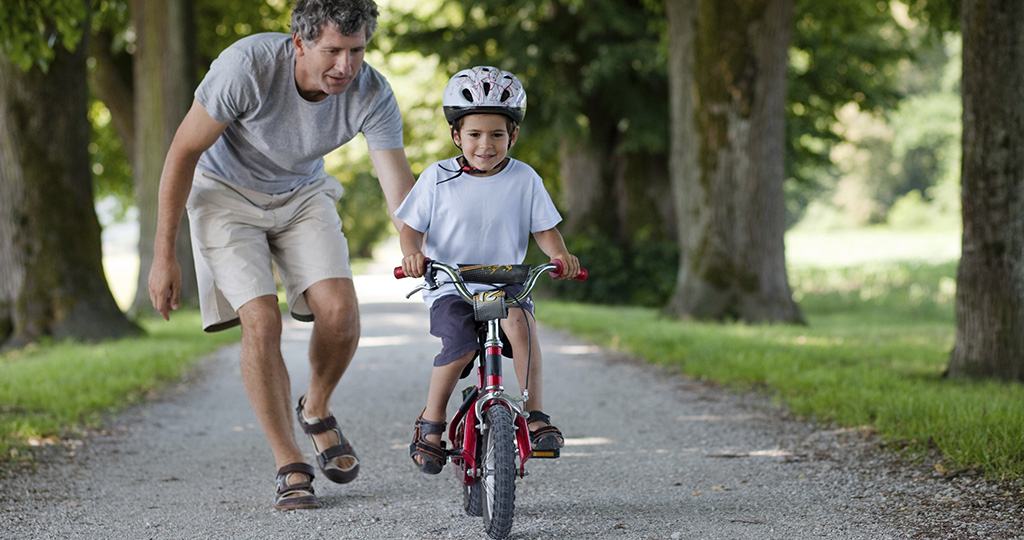 Как научить ребенка кататься на велосипеде 